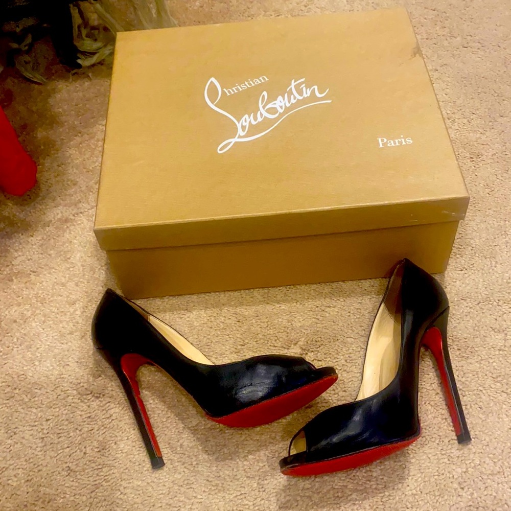 Christian Louboutin Vendome Peep Toe Pump